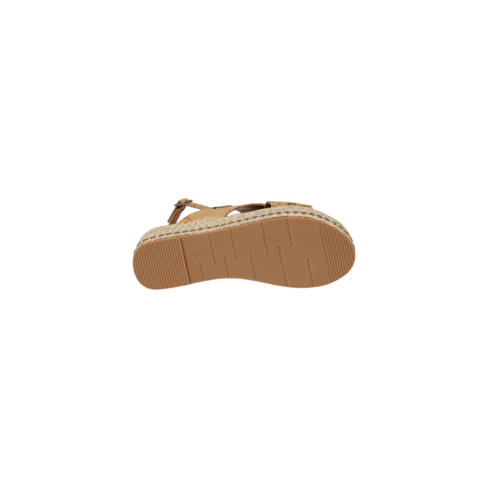Bottom view of Alviero Martini Prima Classe Beige Polyethylene Platform Sandals with rope sole and durable construction.