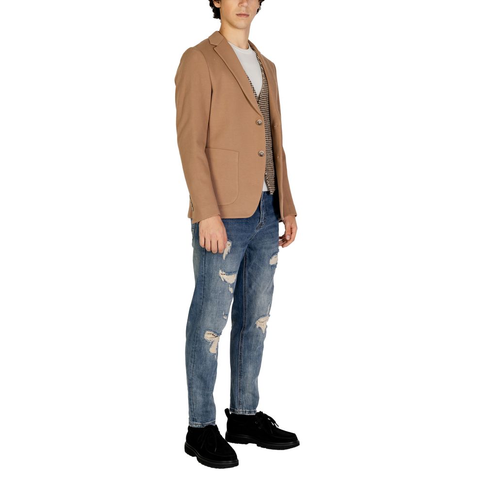 Gianni Lupo Beige Cotton Blazer for men, Fall/Winter collection, 65% cotton, stylish and modern design, worn by model.