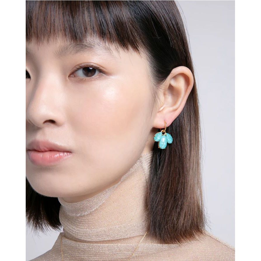 Lady wearing VICEROY JEWELS Mod. 13191E100-93 silver earrings with elegant design, perfect for a sophisticated look, in official box packaging.
