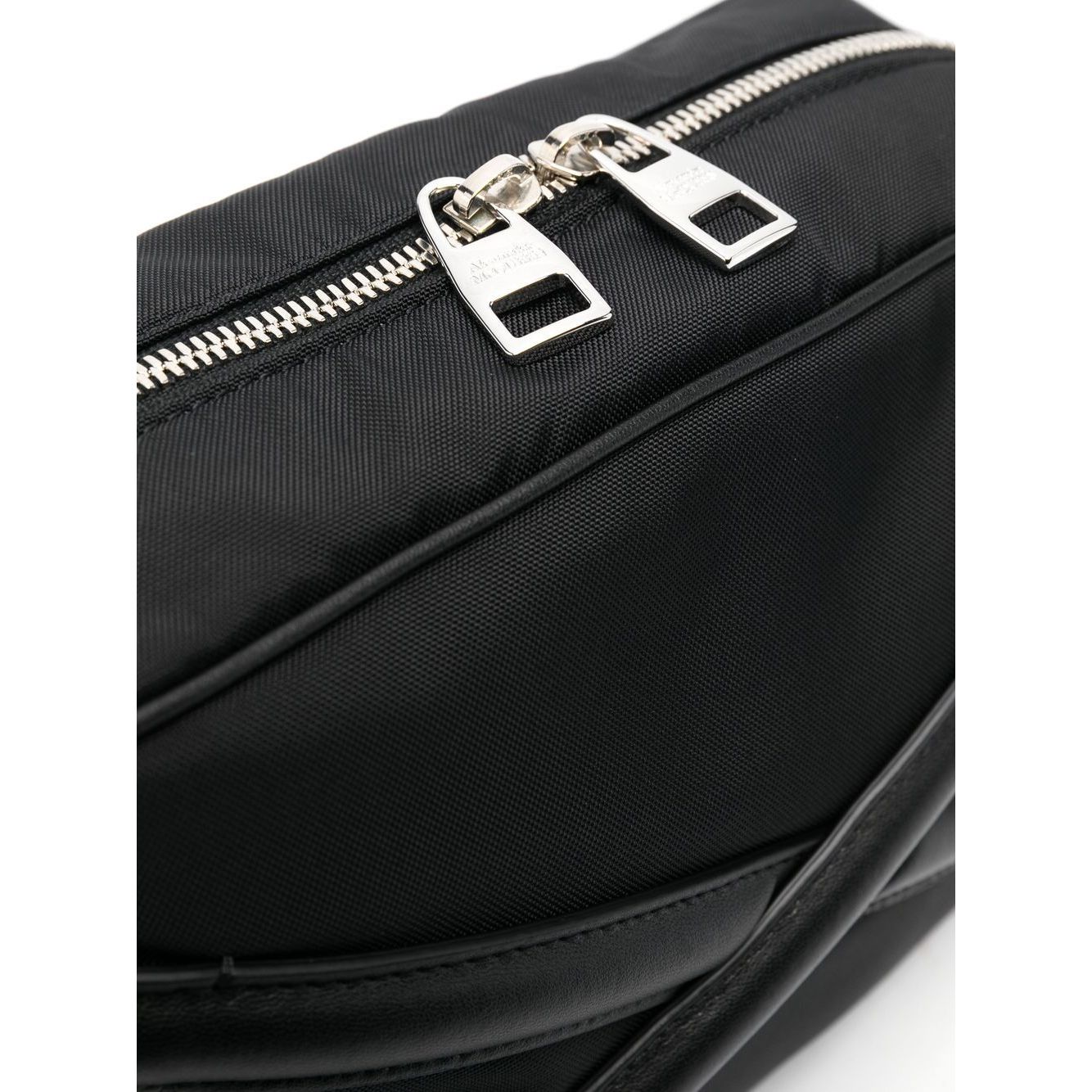 Front view with bag zipped and handles upright.