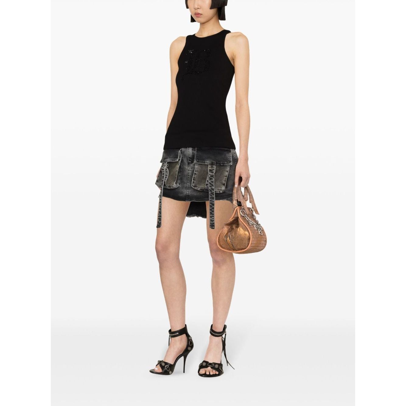 Front view with bag zipped and handles upright.