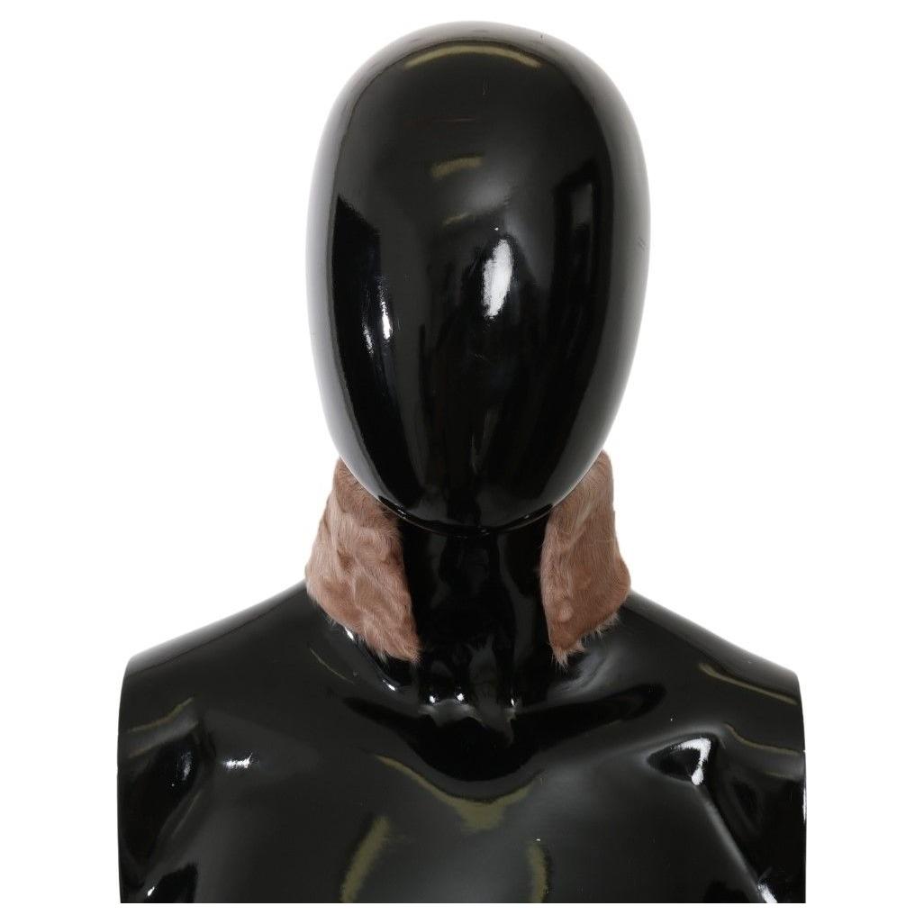 وشاح أنيق من فرو الحمل باللون البيج من دولتشي آند غابانا