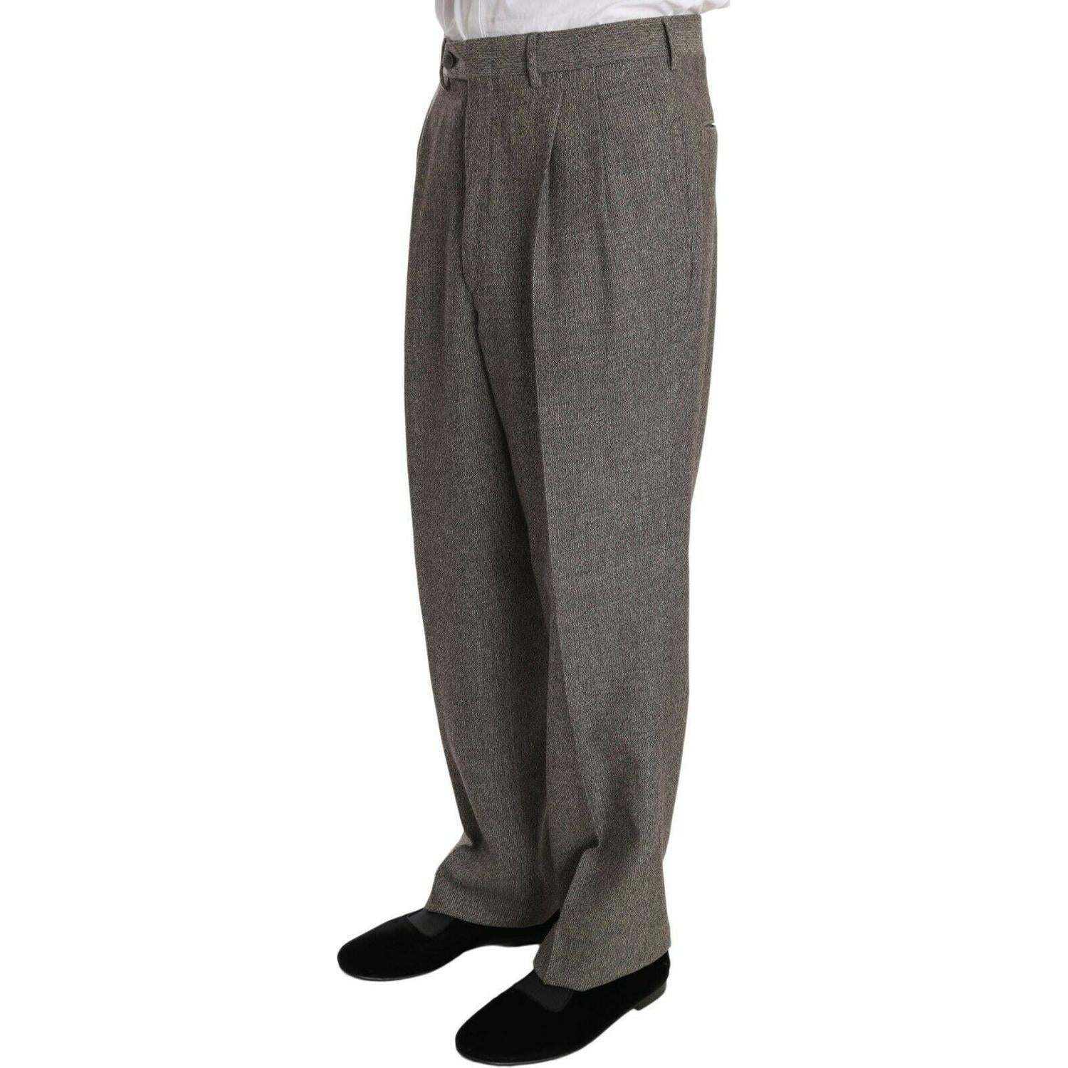 بدلة رجالية أنيقة من الصوف باللون البني الفاتح من فندي