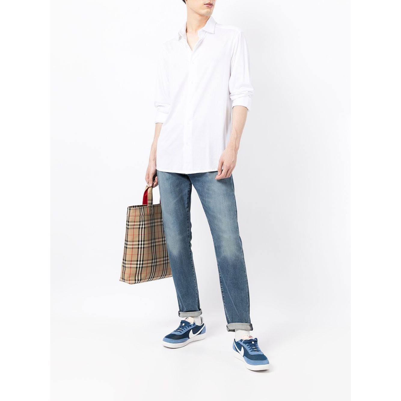Front view with bag zipped and handles upright.