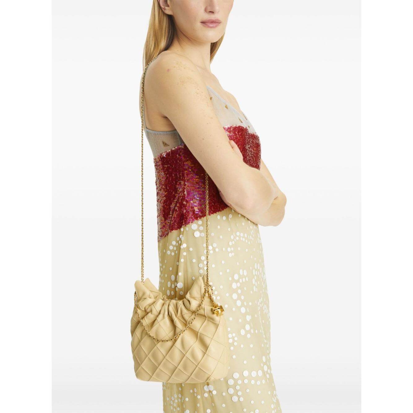 Front view with bag zipped and handles upright.
