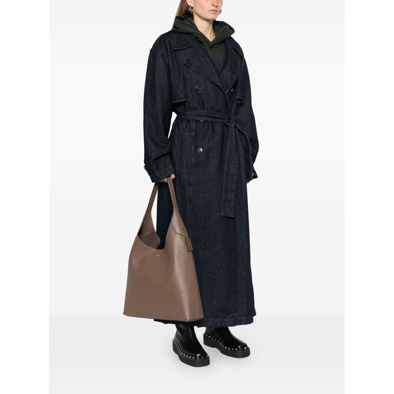 Front view with bag zipped and handles upright.