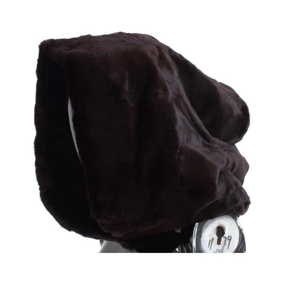 وشاح بغطاء رأس من فرو ابن عرس باللون الأرجواني من دولتشي آند غابانا