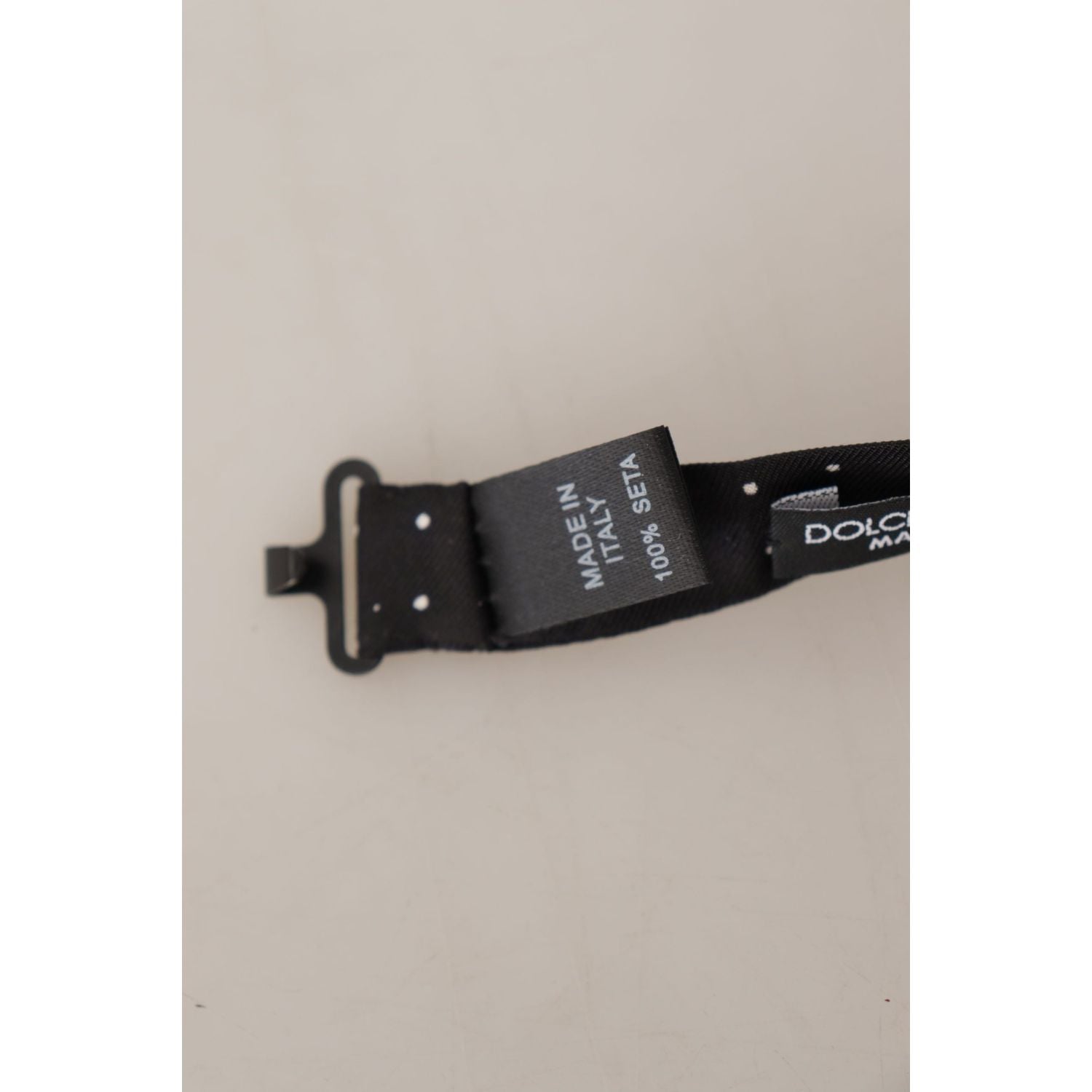 ربطة عنق من الحرير باللون الأسود من دولتشي آند غابانا أنيقة