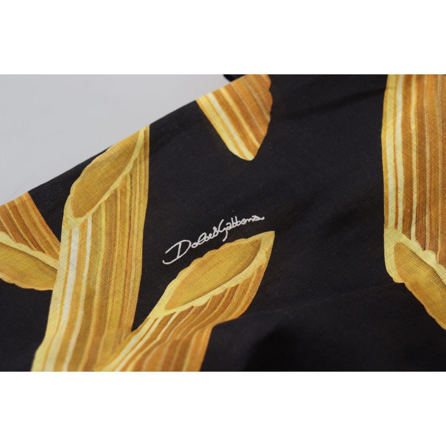 قميص من الكتان الأسود من دولتشي آند غابانا بطبعة بيني ريجاتي