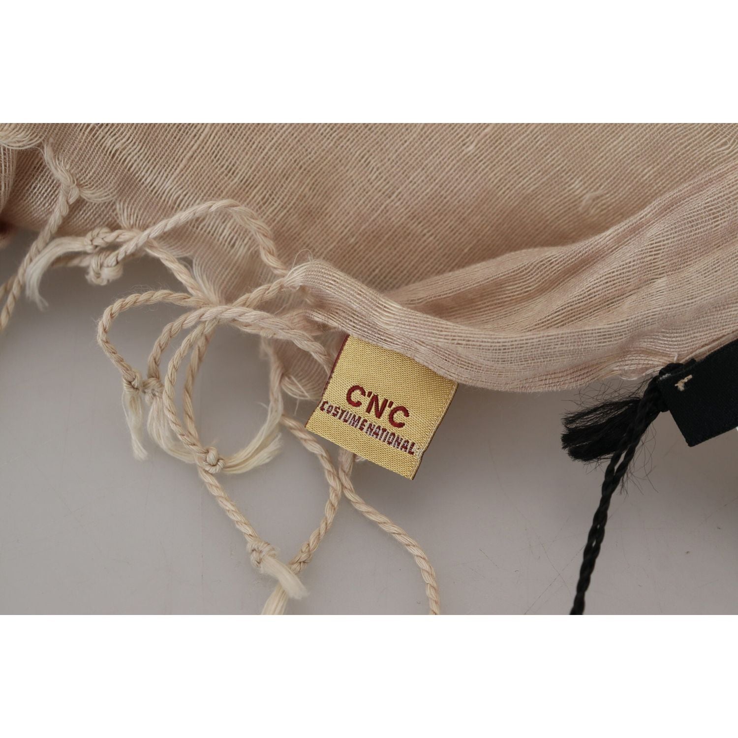 وشاح نسائي من كوستيوم ناشيونال شيك باللون البيج مع هامش