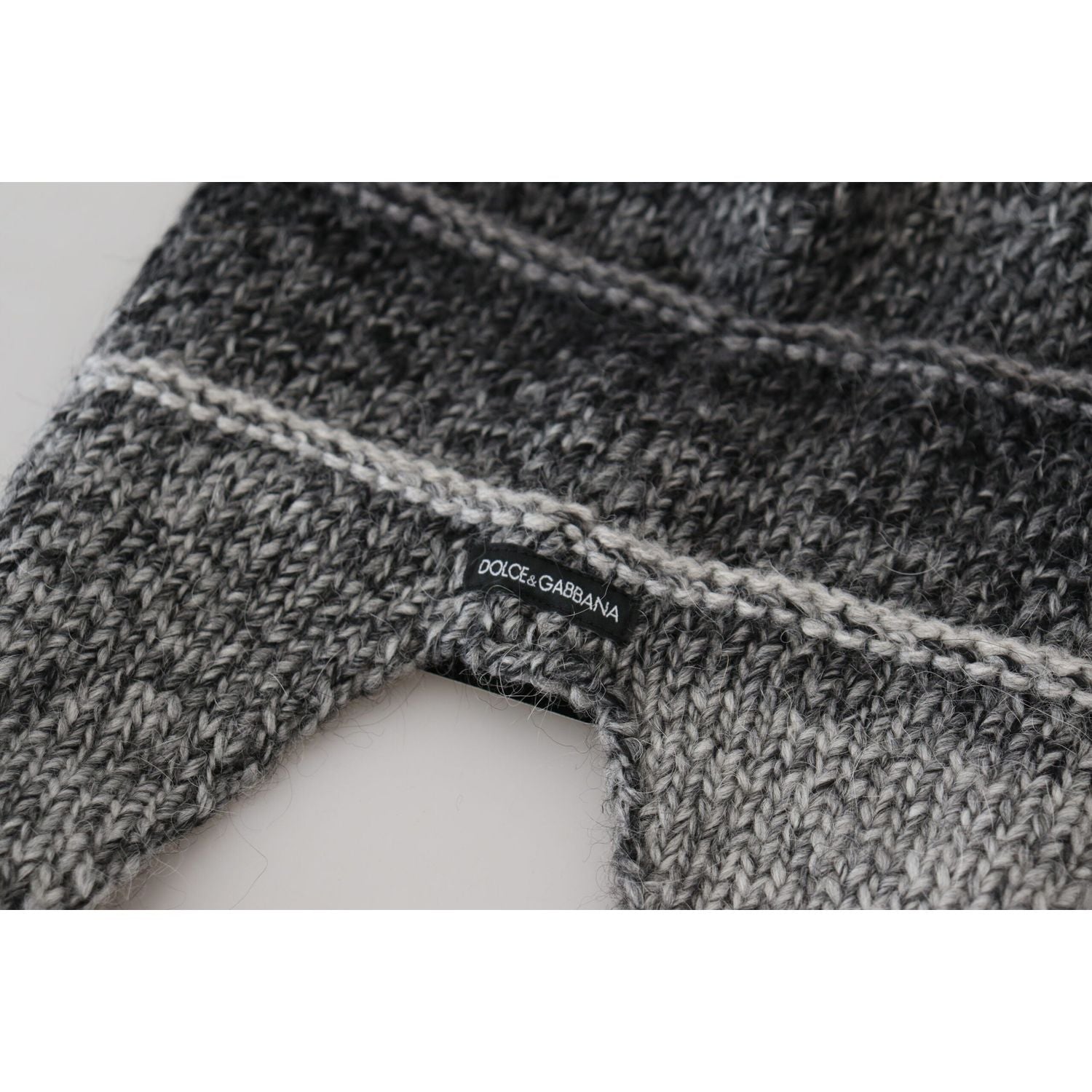 قبعة بيني محبوكة أنيقة باللون الرمادي من دولتشي آند غابانا