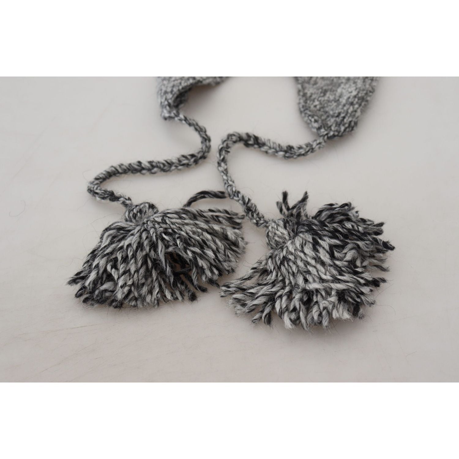 قبعة بيني محبوكة أنيقة باللون الرمادي من دولتشي آند غابانا