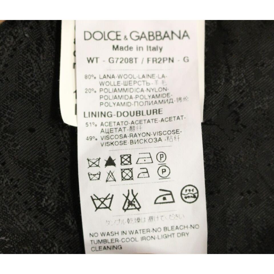 فستان دولتشي آند غابانا الأنيق ذو الصدر الواحد والمخطّط باللون الأسود