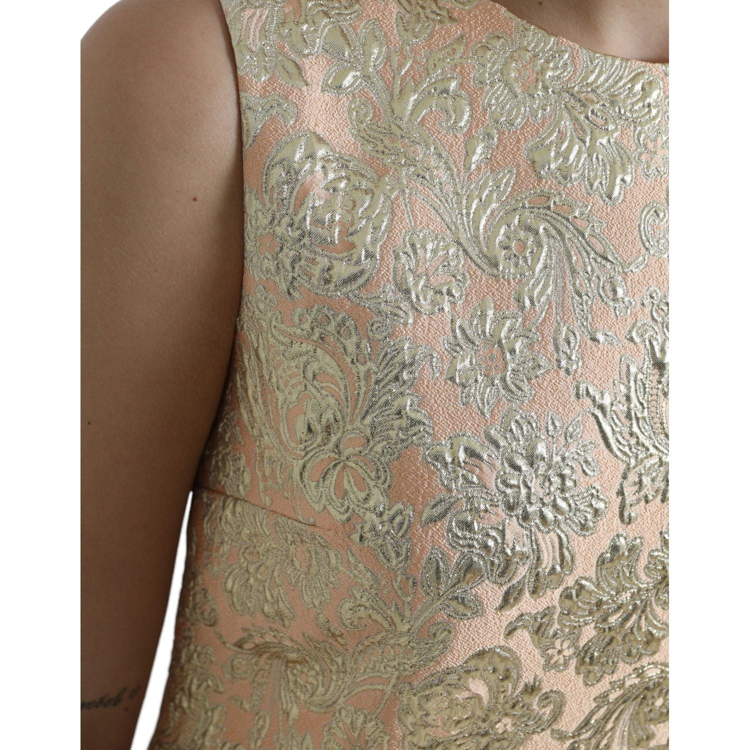 فستان دولتشي آند غابانا الأنيق المصنوع من قماش الجاكار