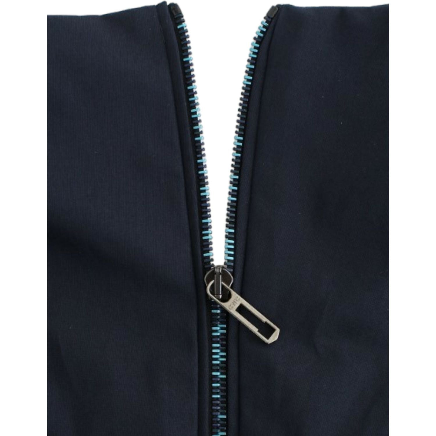 فستان أزرق أنيق بطول الركبة وفتحة رقبة على شكل حرف V من مجموعة Costume National