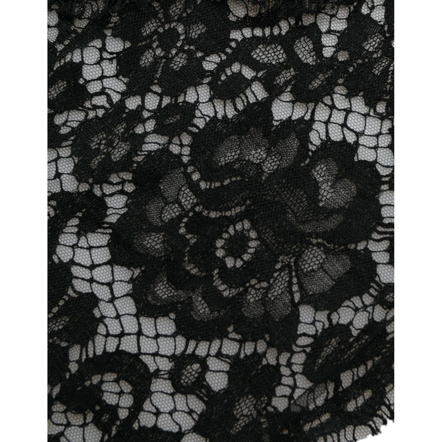 فستان دولتشي آند غابانا الأنيق المزين بالكريستال