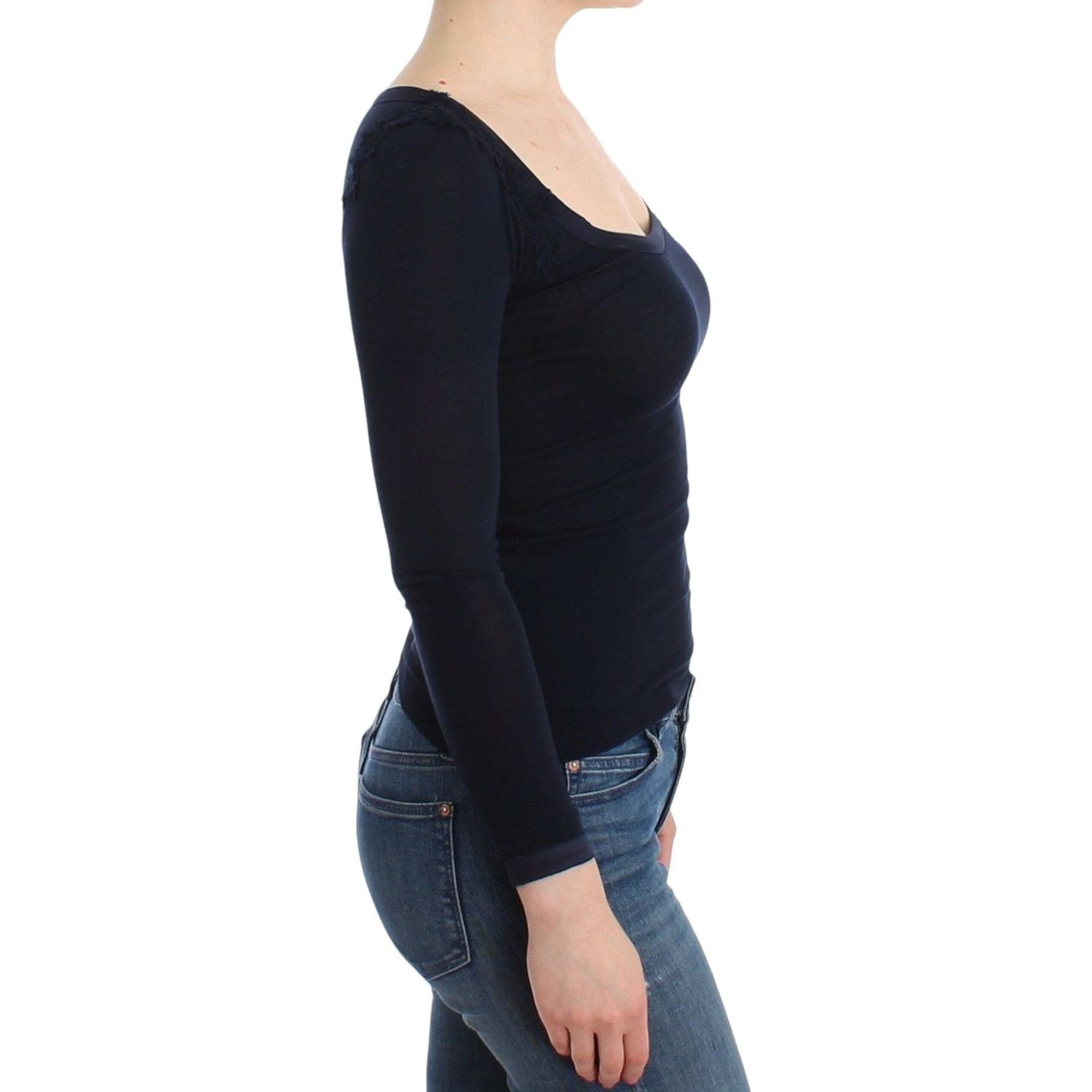 بلوزة دانتيل أنيقة بأكمام طويلة من Ermanno Scervino