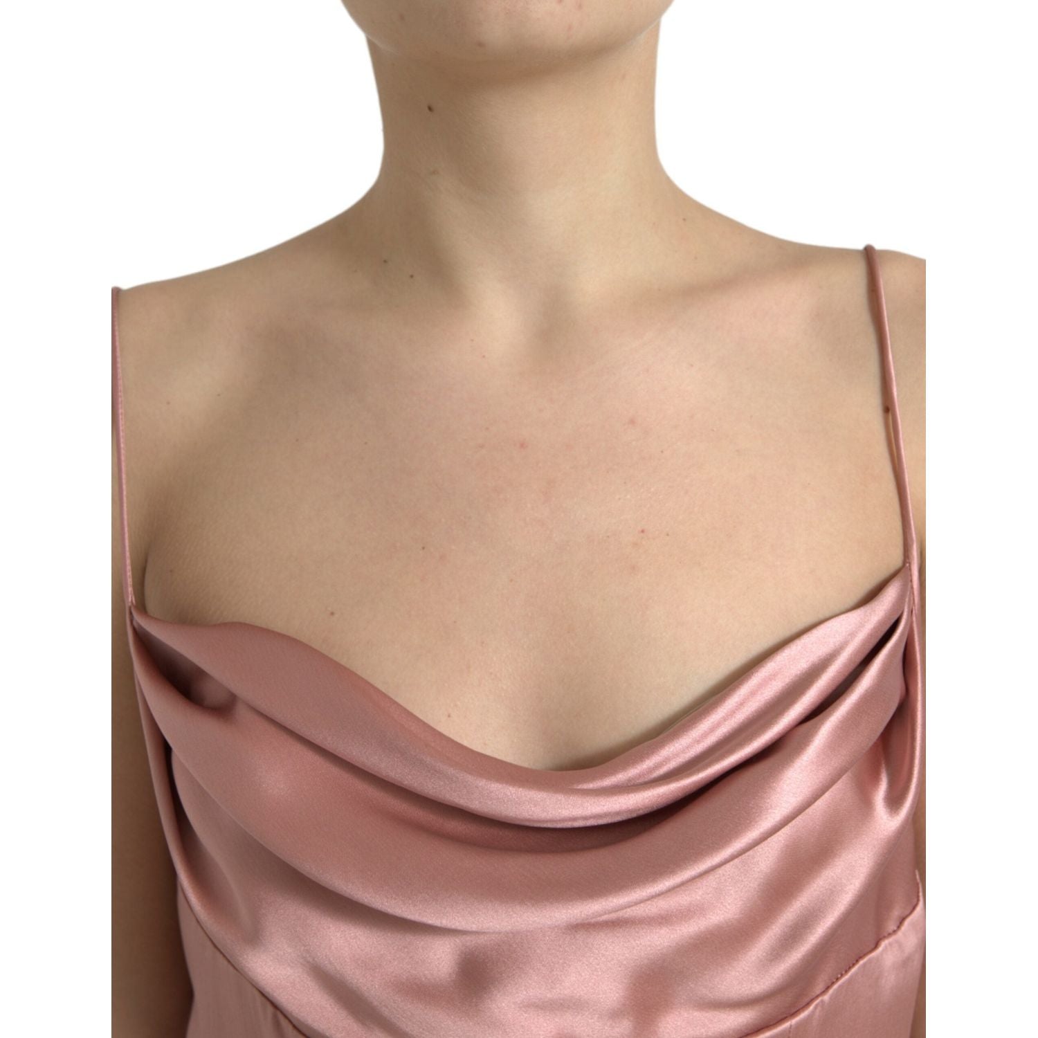 فستان دولتشي آند غابانا الأنيق الطويل من الحرير باللون الوردي