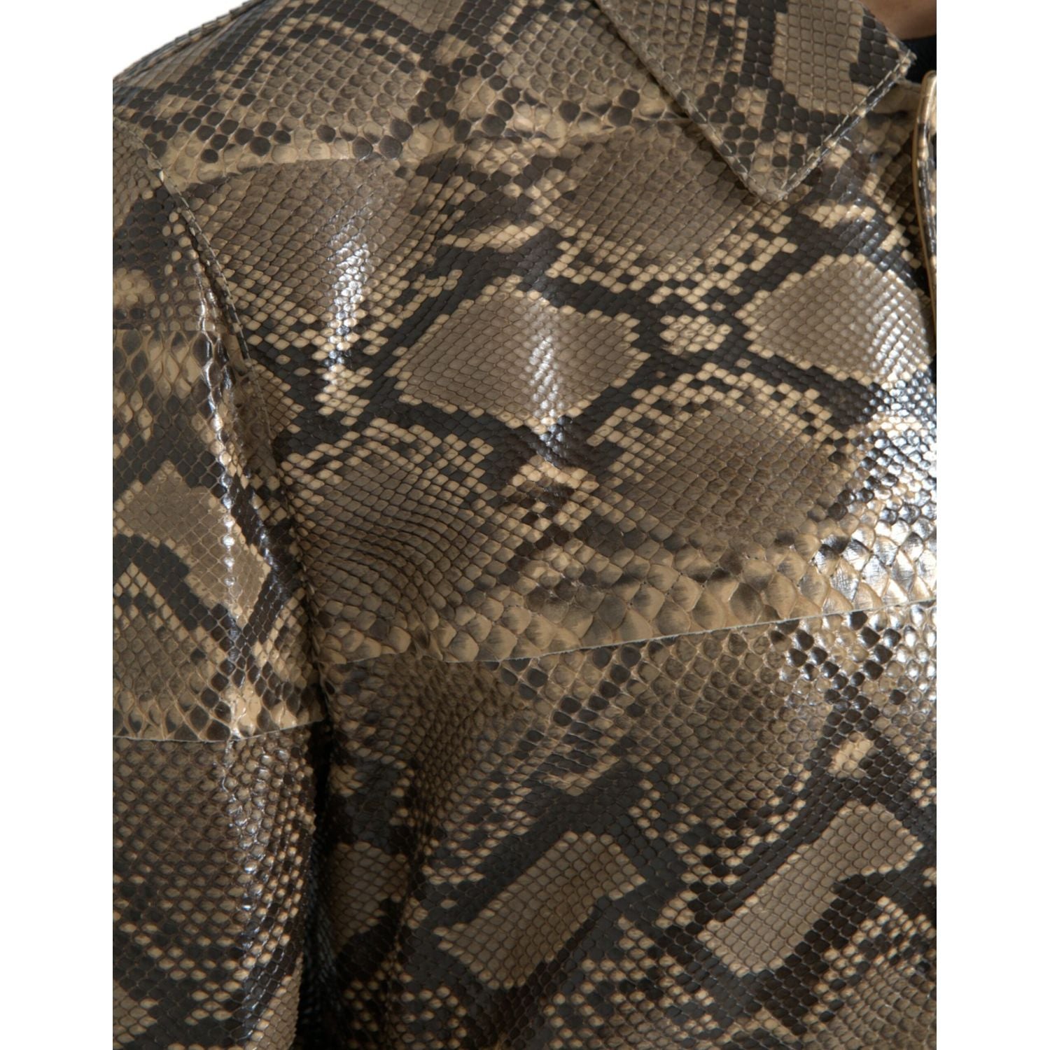 سترة بايكر بلوزون من الجلد الفاخر باللون البيج من دولتشي آند غابانا