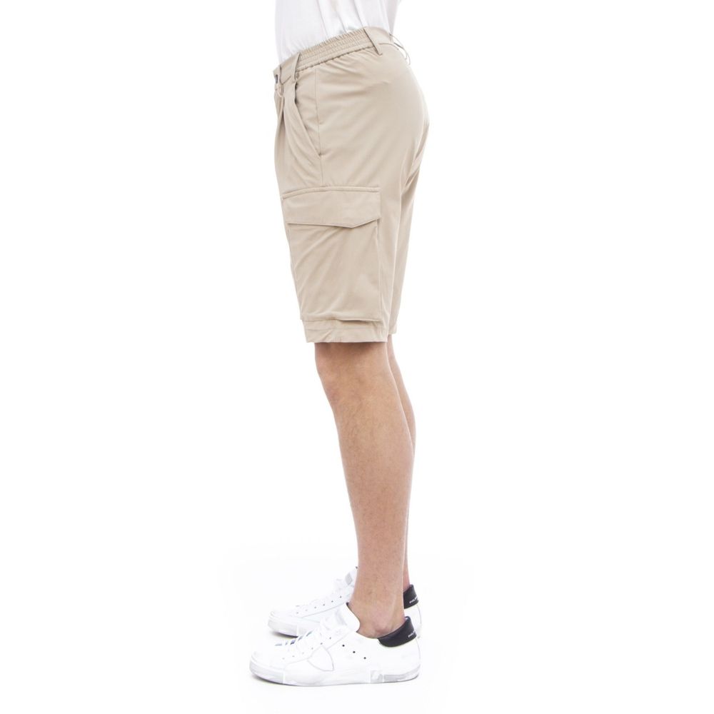Front view with bag zipped and handles upright.