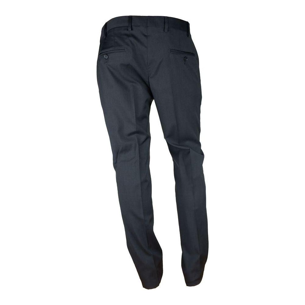 بدلة رجالية من الصوف الأسود مصنوعة في إيطاليا