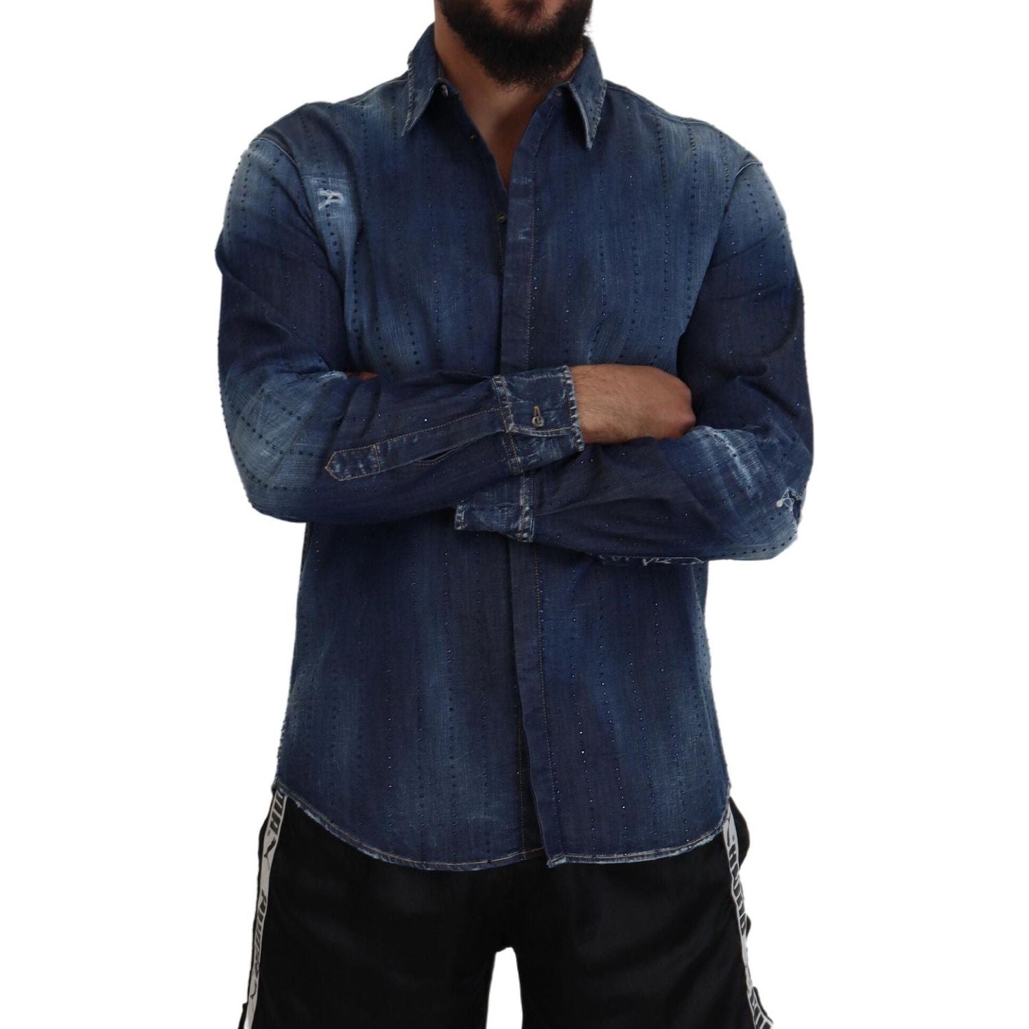 قميص جينز ممزق ومزين بالكريستال من Dsquared² باللون الأزرق