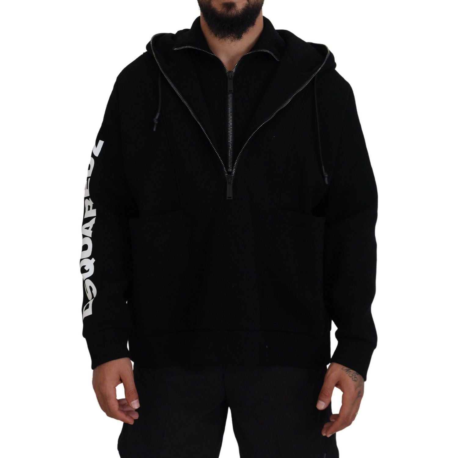 سترة سوداء بغطاء رأس وأكمام مطبوعة وسحّاب مزدوج من Dsquared²