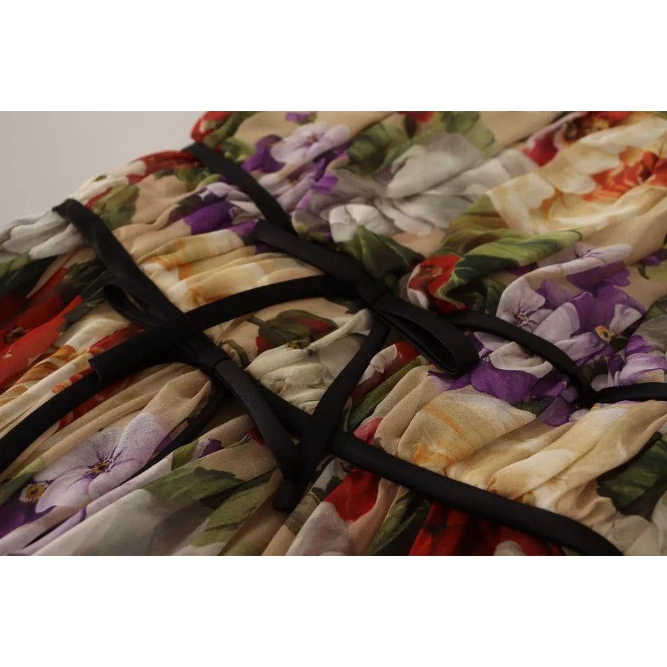 فستان دولتشي آند غابانا قصير بأكمام قصيرة ورقبة دائرية وبتصميم زهور باللون البيج