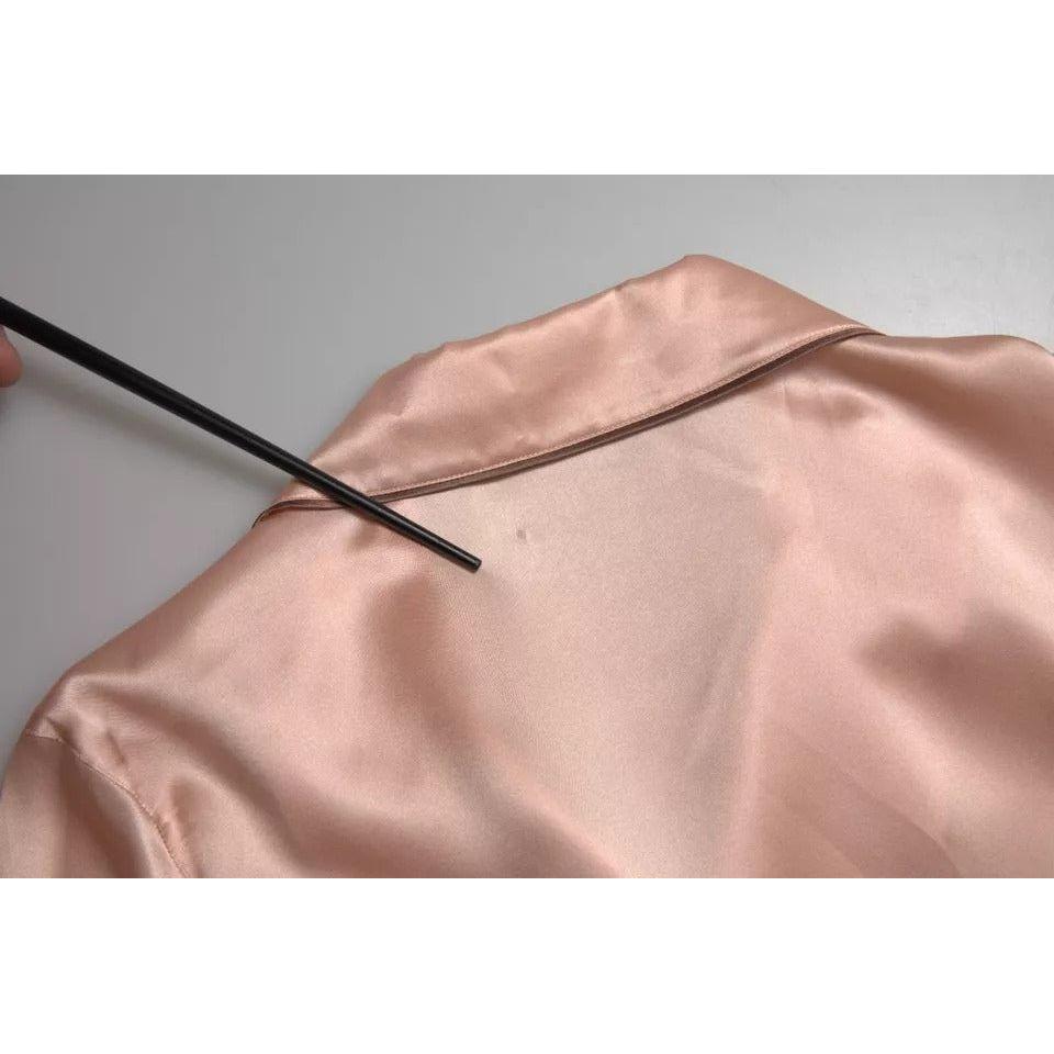 بلوزة بيجامة دولتشي آند غابانا وردية اللون من الحرير بأكمام طويلة وشعار