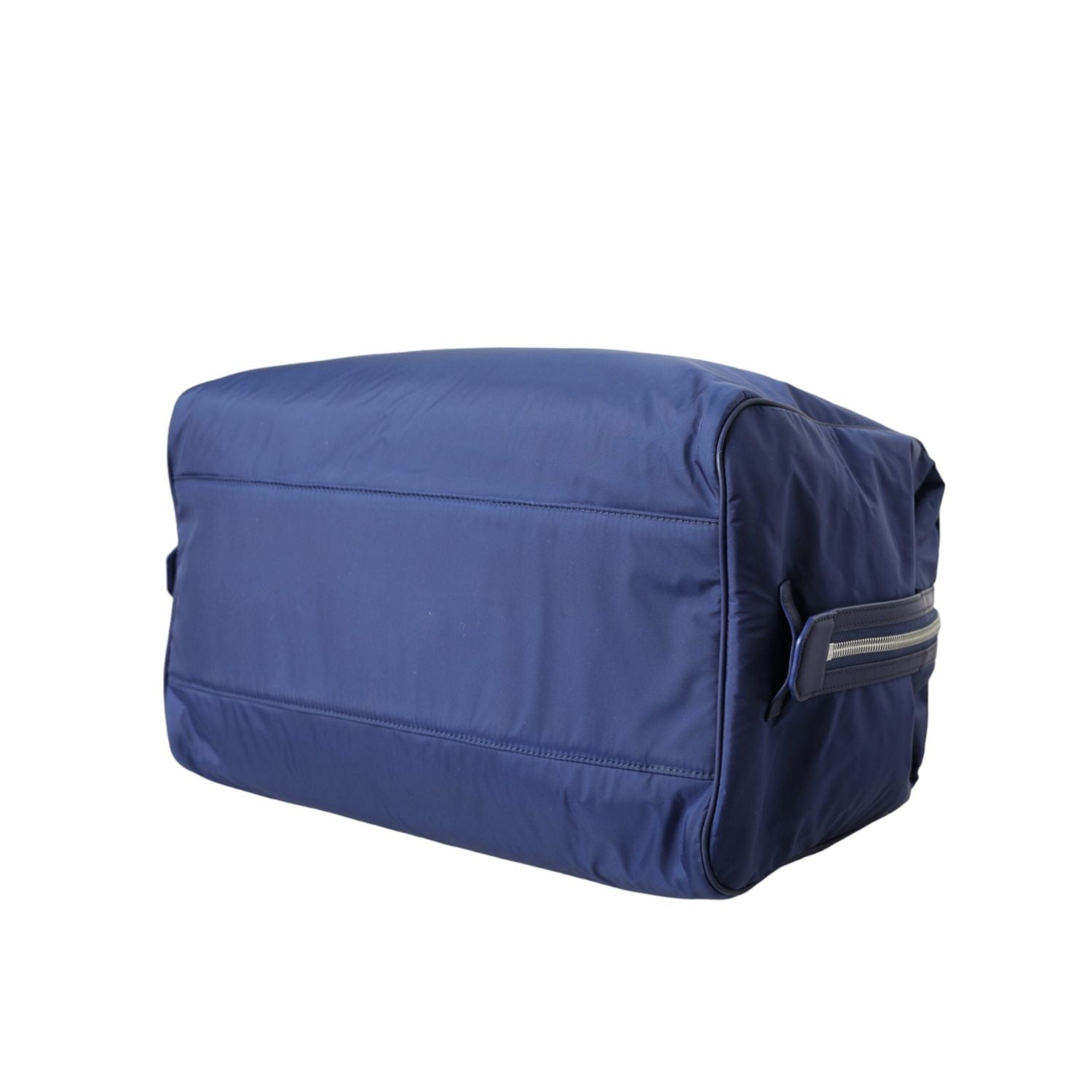 Front view with bag zipped and handles upright.