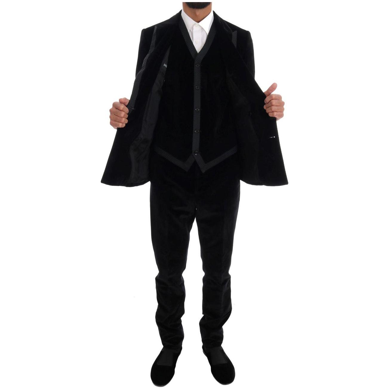 بدلة دولتشي آند غابانا الأنيقة ذات المقاس النحيف المكونة من ثلاث قطع باللون الأسود