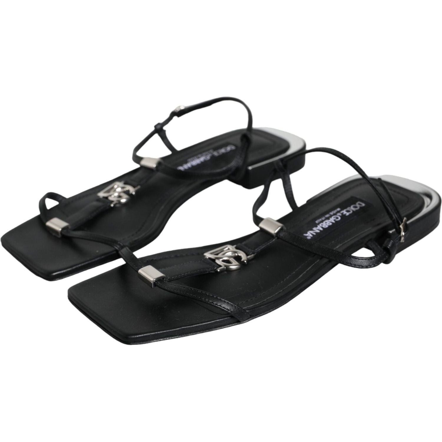 صندل كيرا بحزام للكاحل وشعار من دولتشي آند غابانا باللون الأسود