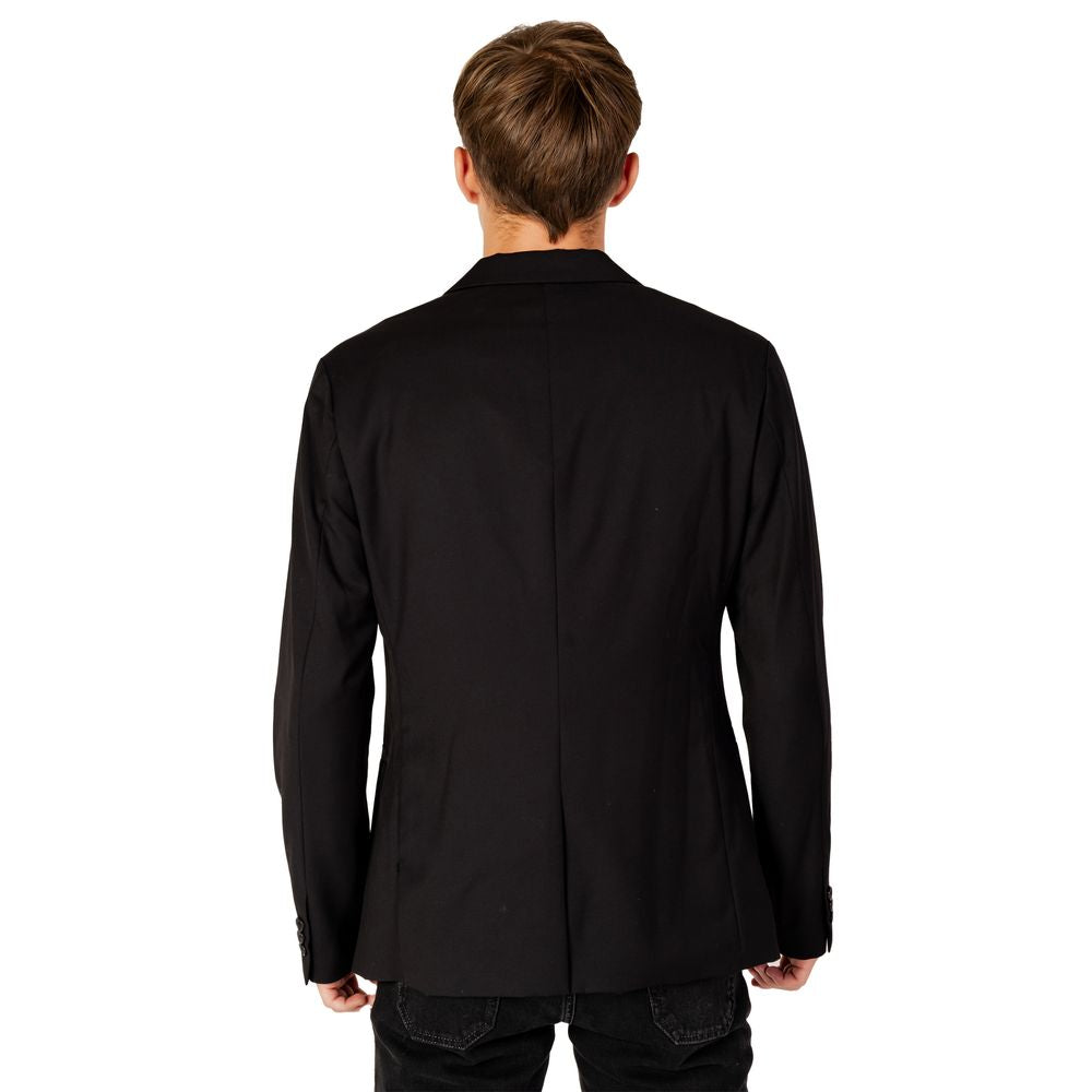 Front view with bag zipped and handles upright.