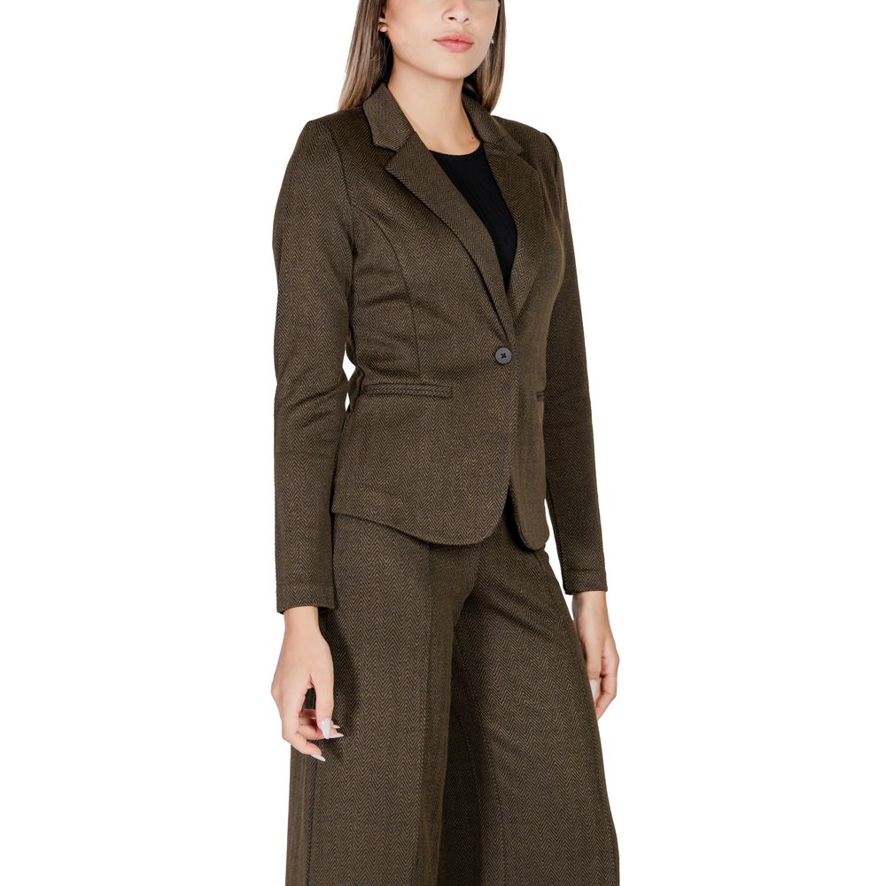 Front view with bag zipped and handles upright.