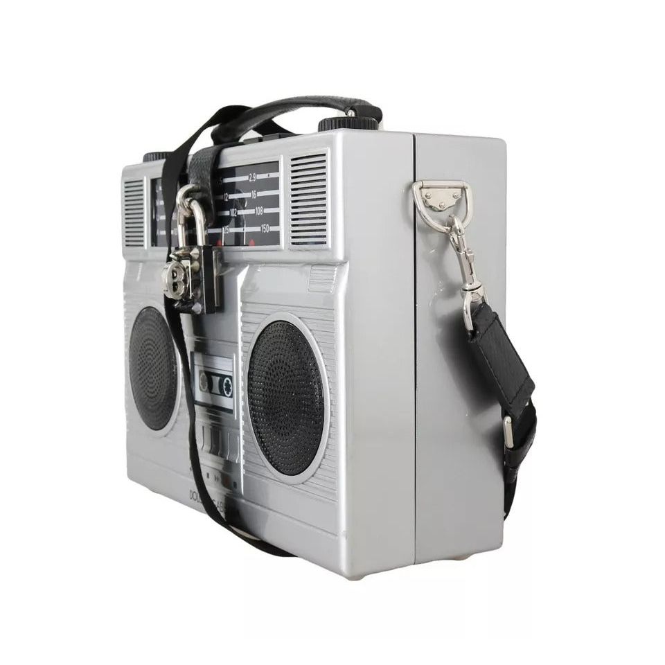 Front view with bag zipped and handles upright.