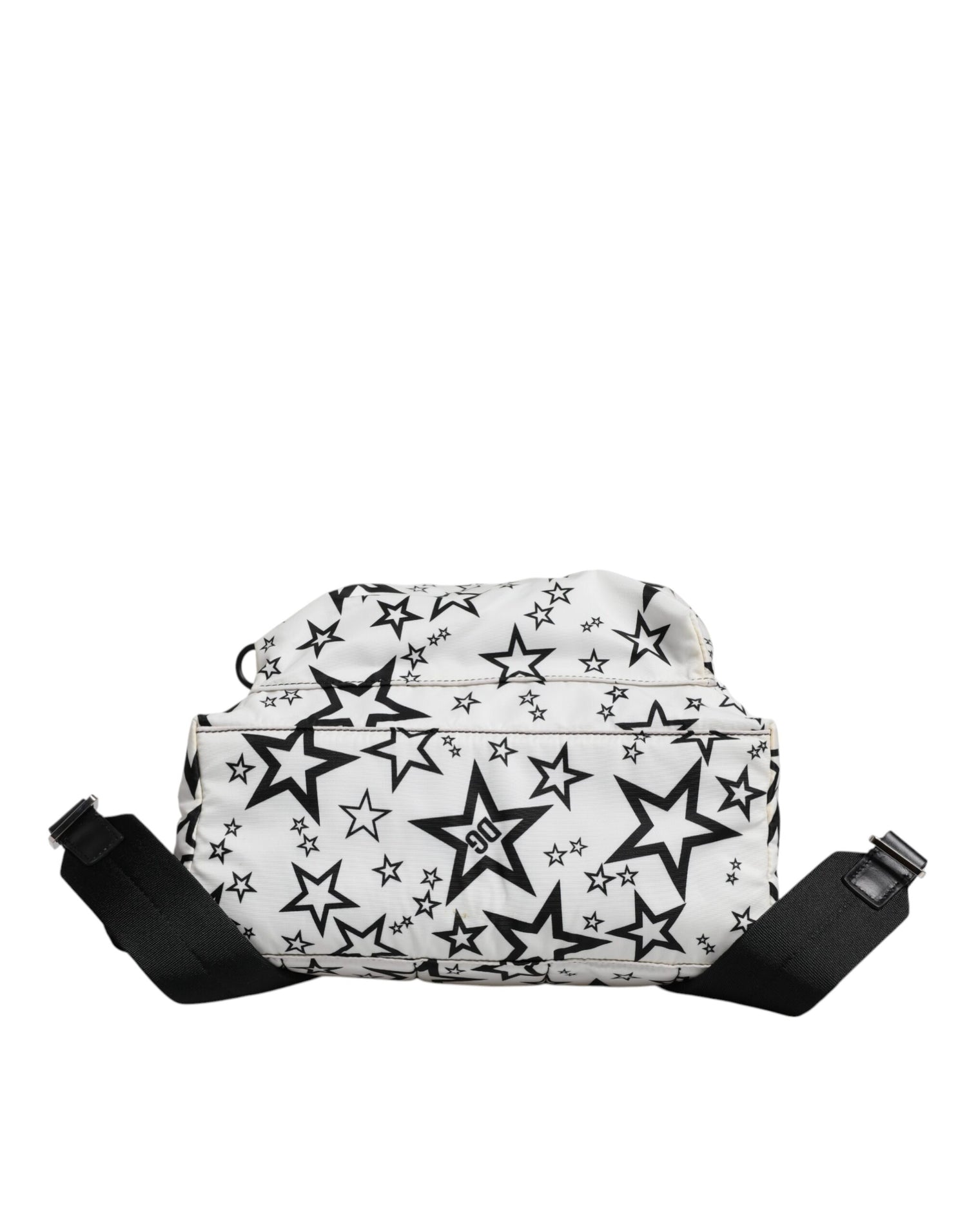 Front view with bag zipped and handles upright.