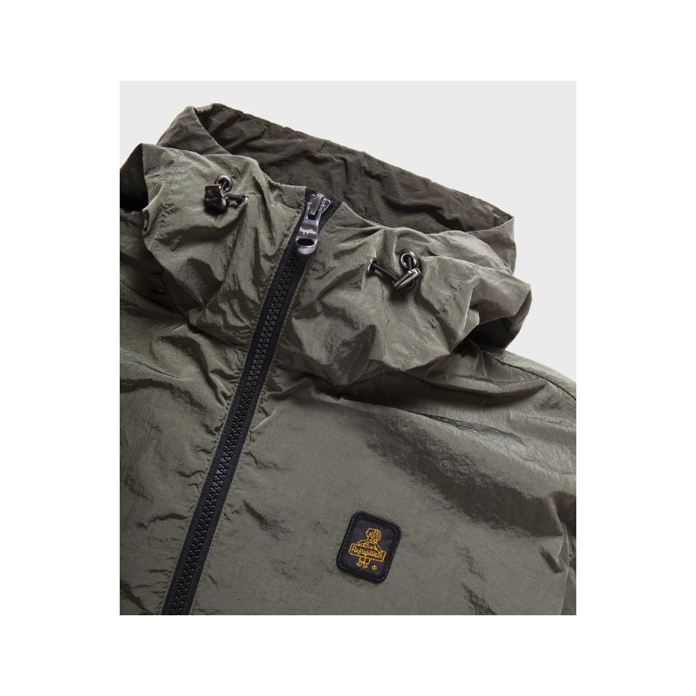 Front view with bag zipped and handles upright.