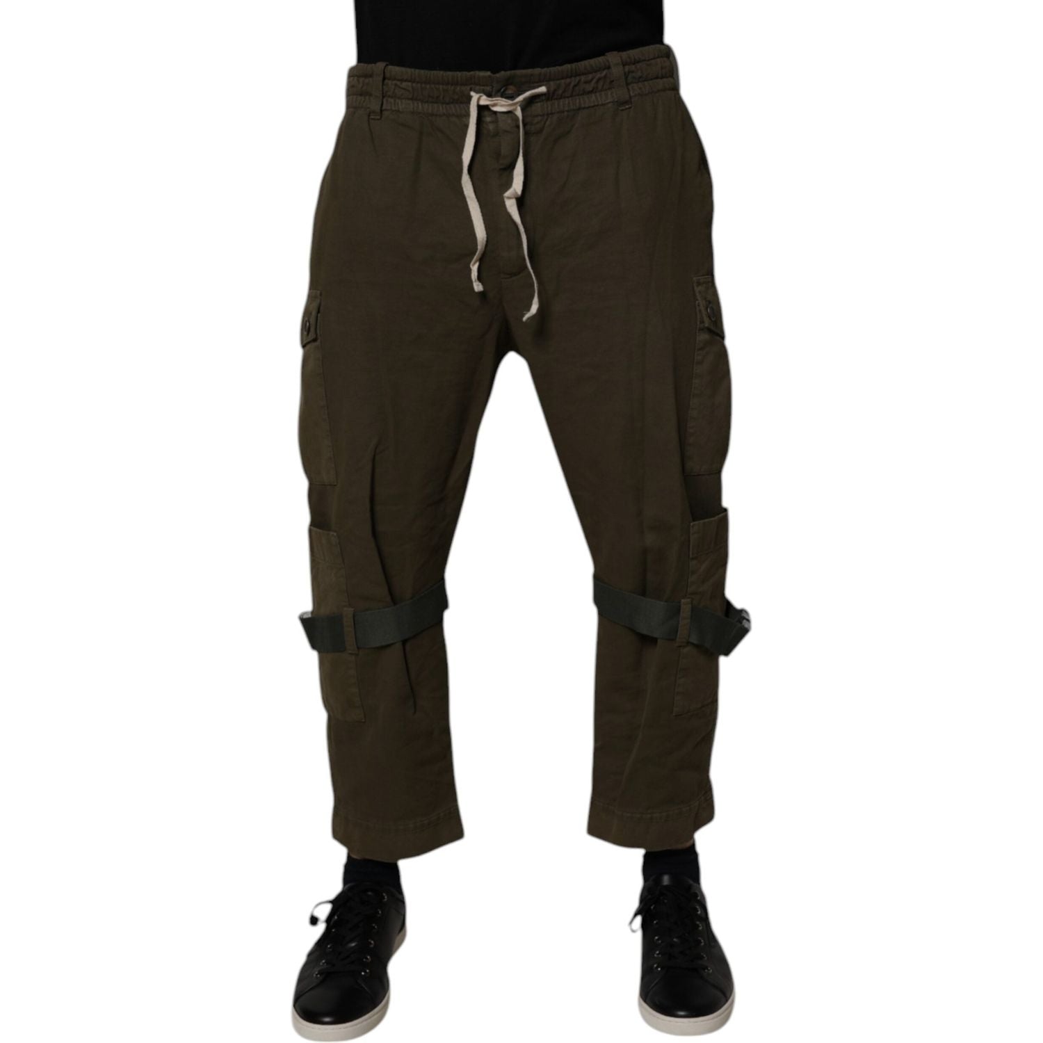 Front view with bag zipped and handles upright.