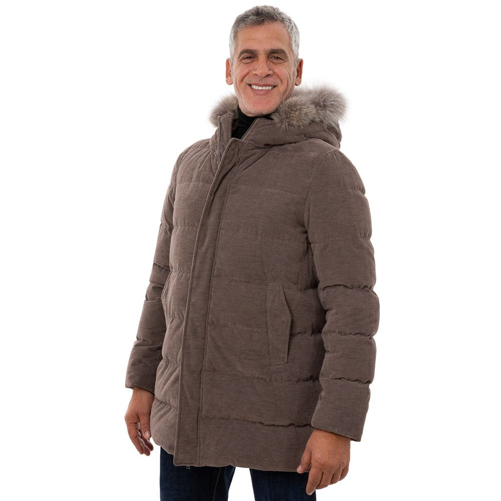 Front view with bag zipped and handles upright.
