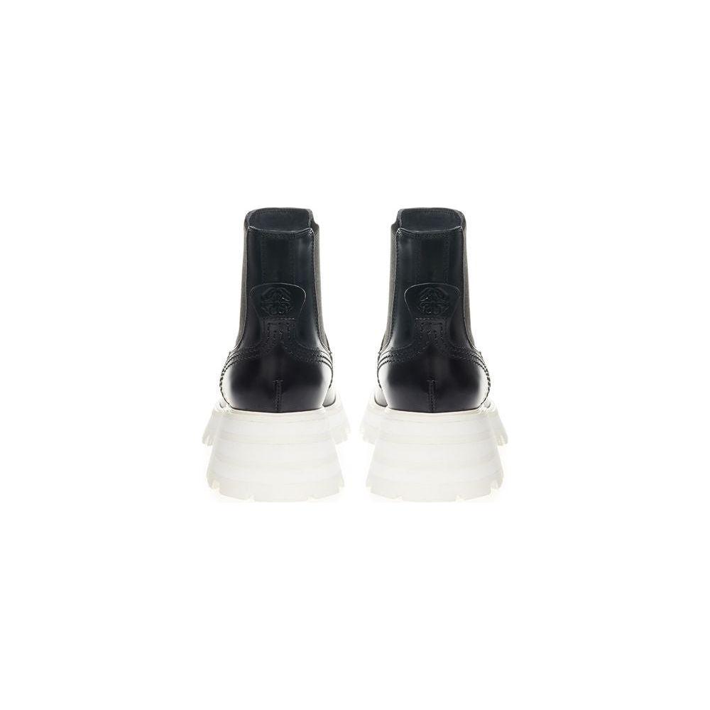 Alexander McQueen Elegant Leather Boots in Timeless Black