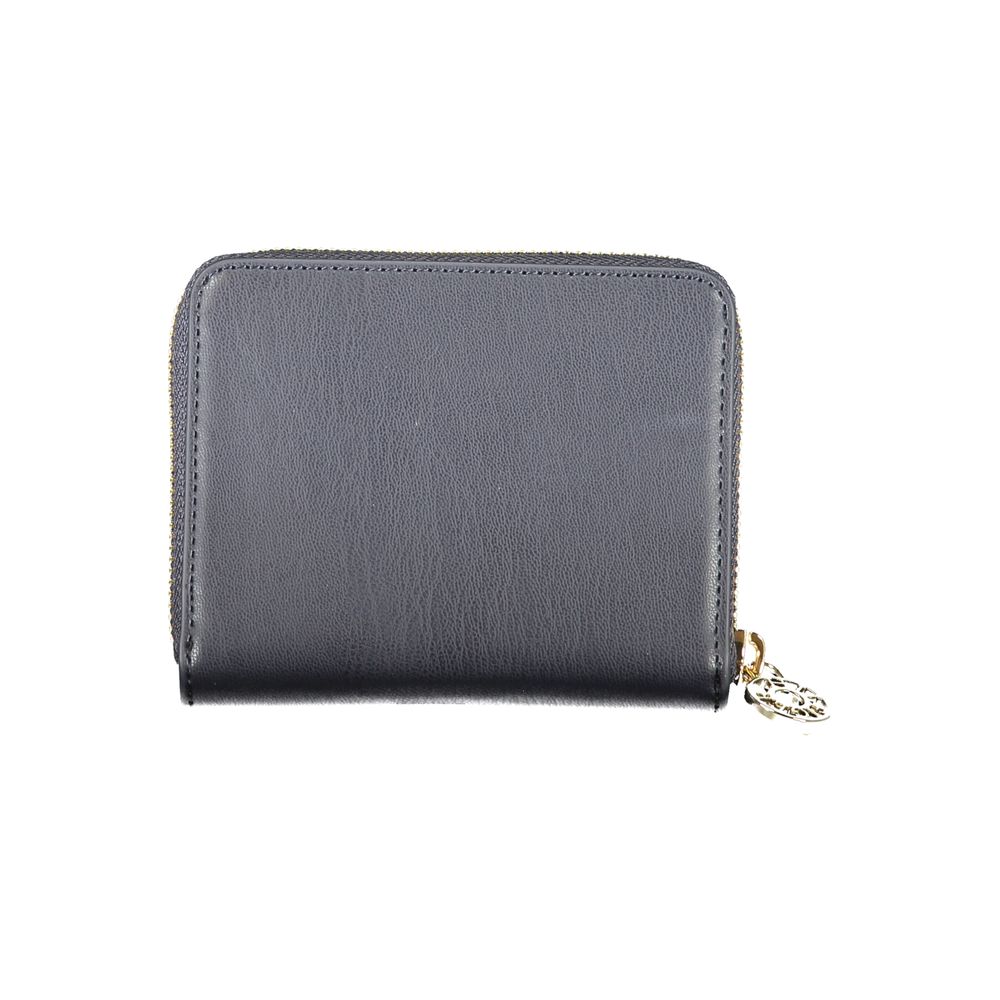 Front view with bag zipped and handles upright.