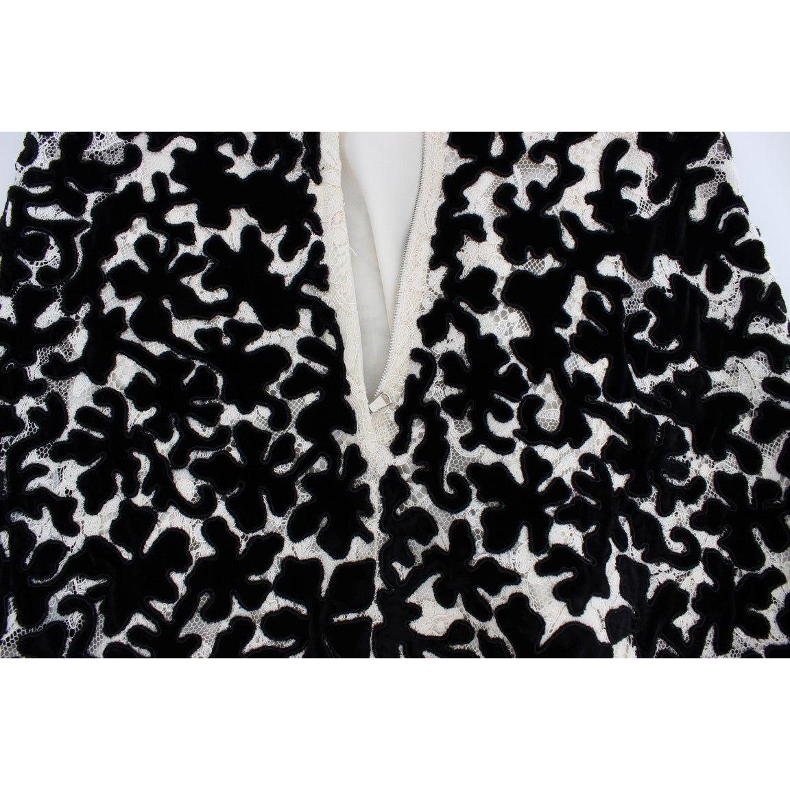 فستان ماكسي أنيق من دولتشي آند غابانا بأكمام قصيرة ومزين بالدانتيل