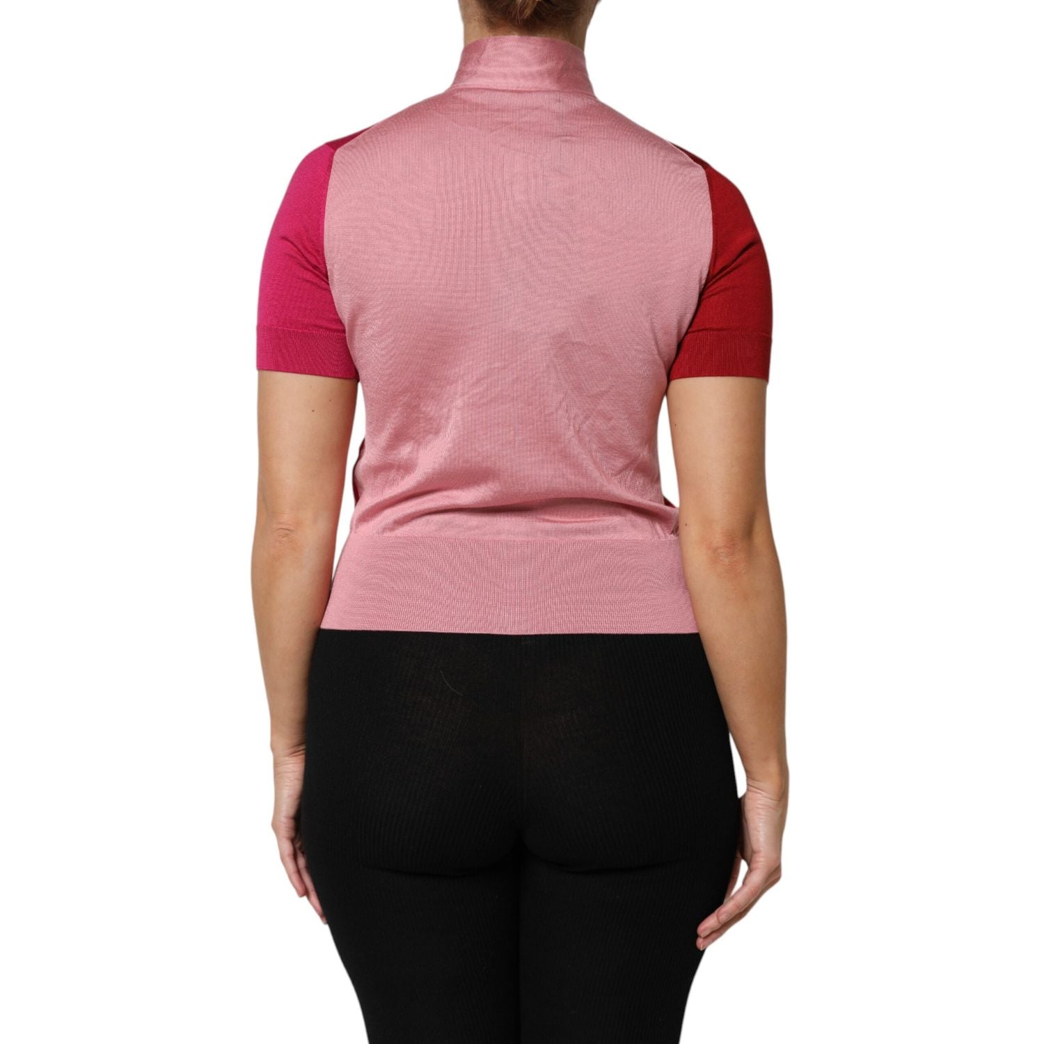 Front view with bag zipped and handles upright.