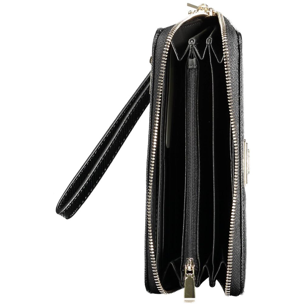 Front view with bag zipped and handles upright.