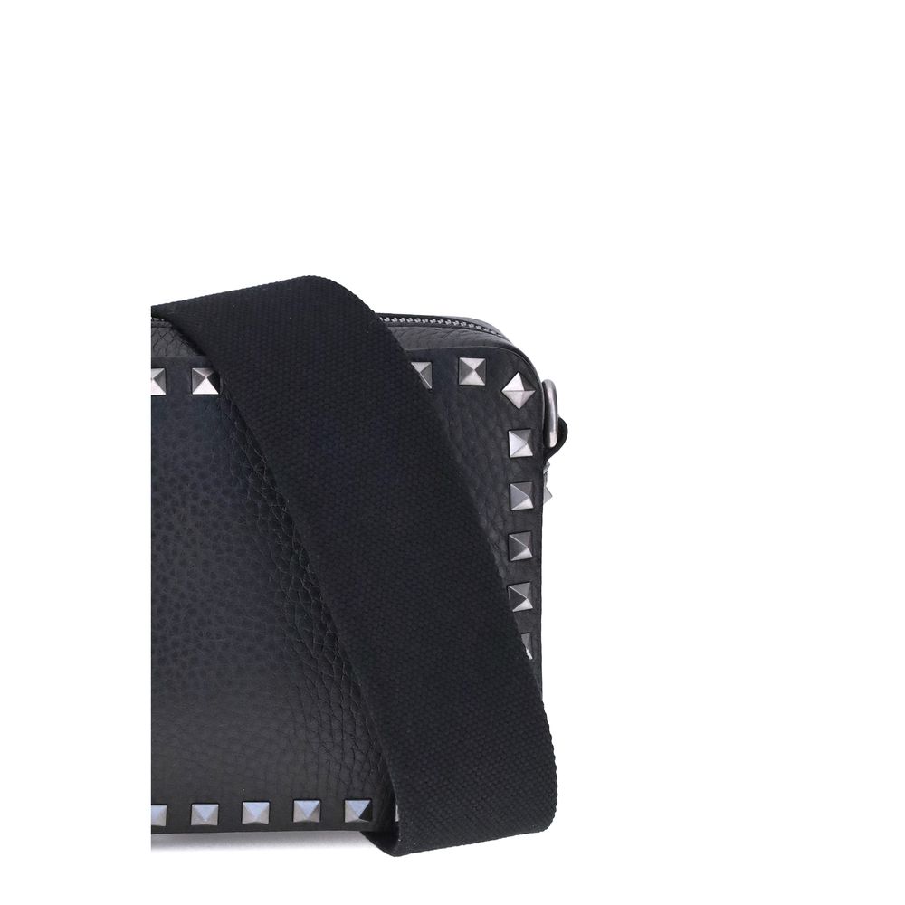 Front view with bag zipped and handles upright.