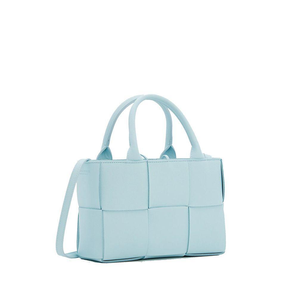 Front view with bag zipped and handles upright.