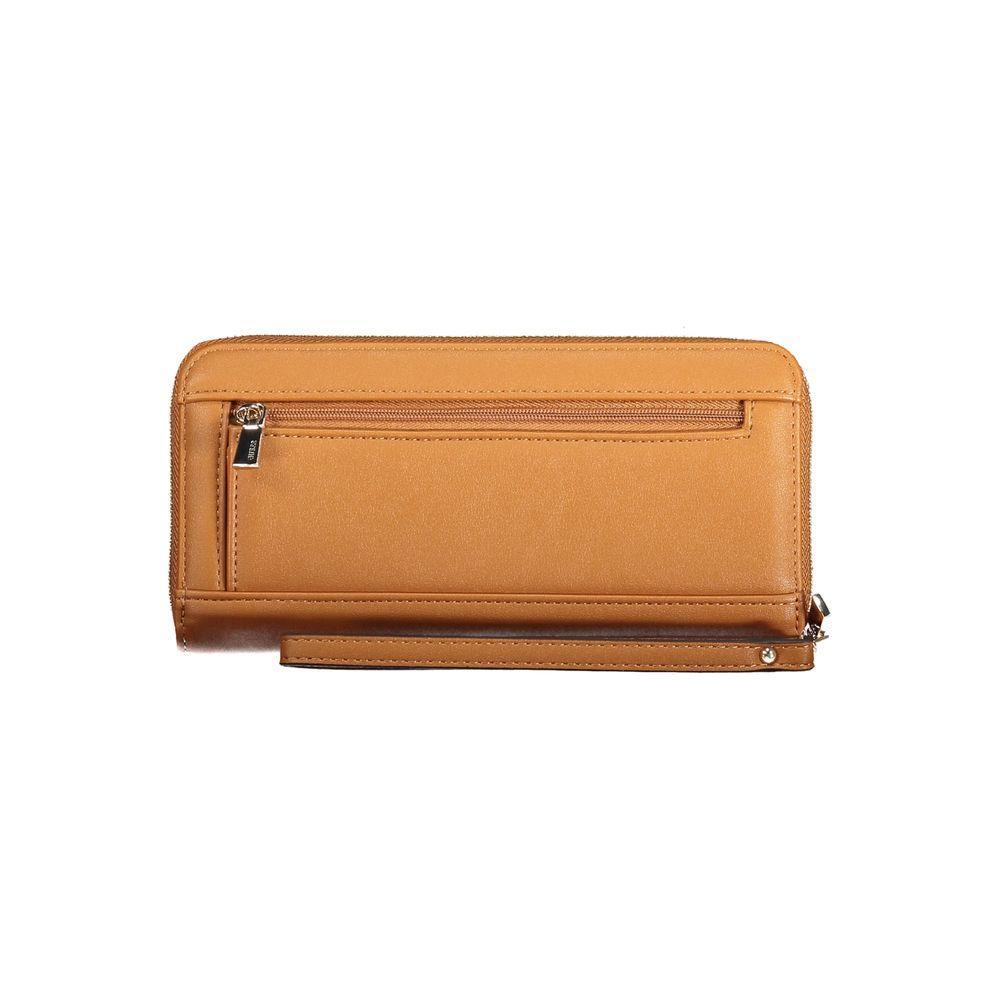 Front view with bag zipped and handles upright.