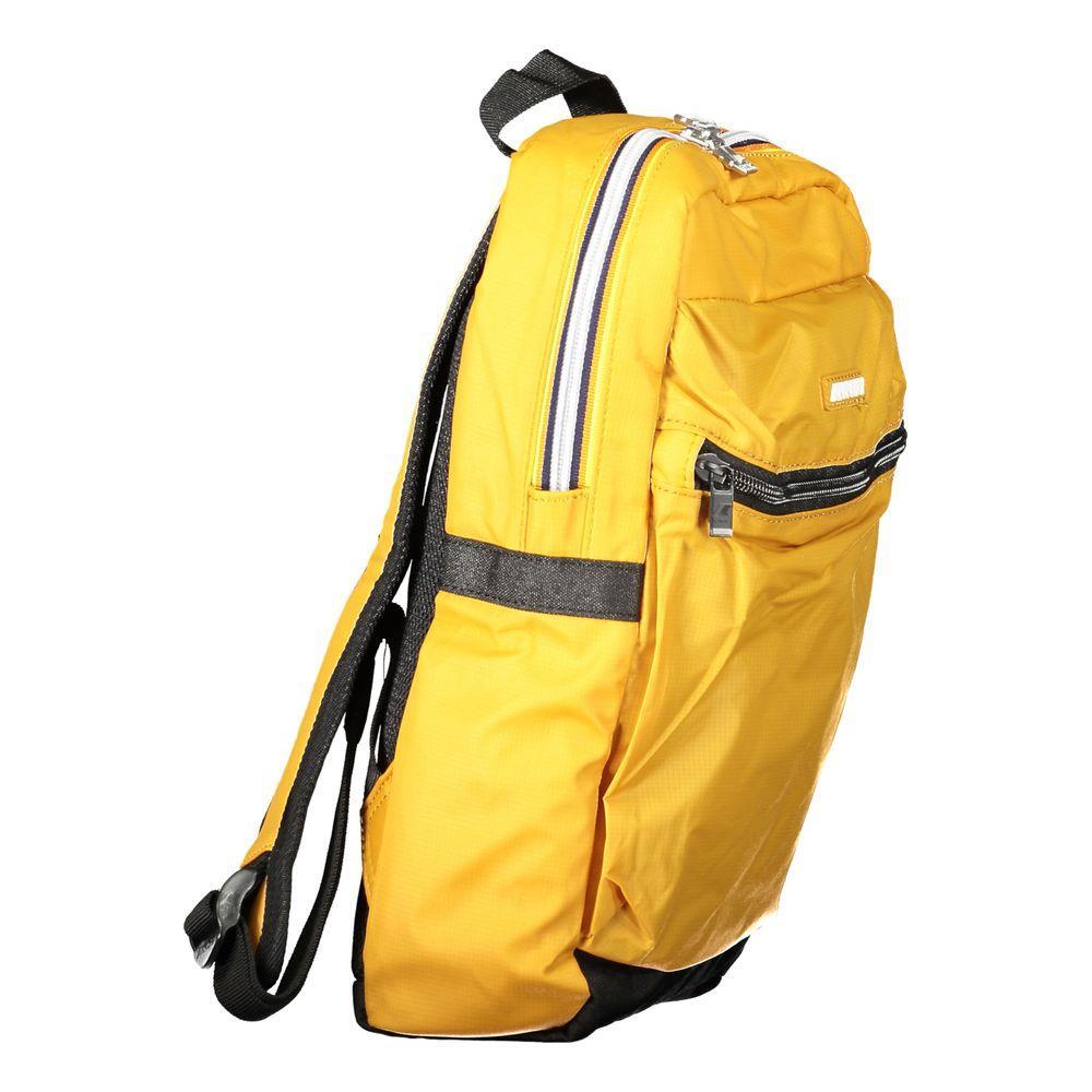Front view with bag zipped and handles upright.