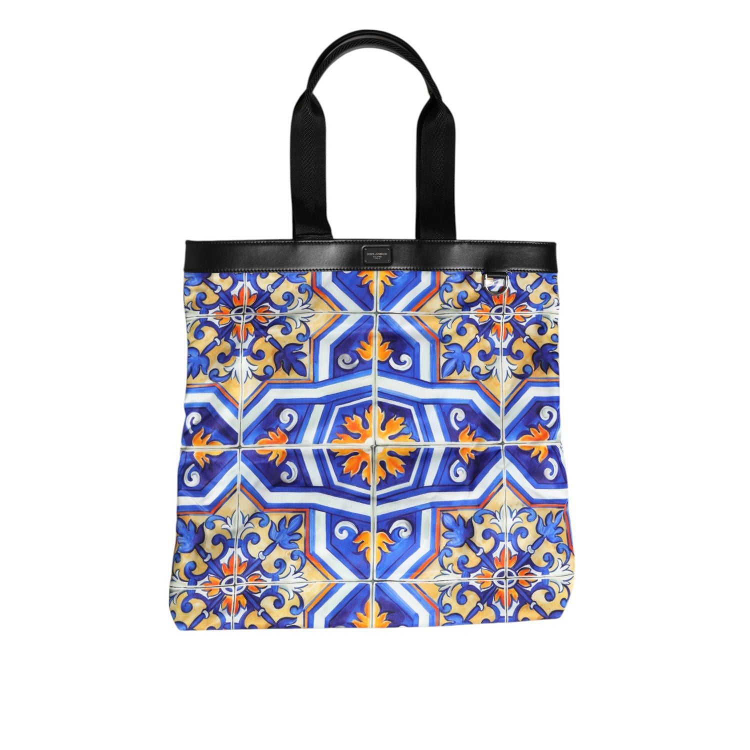 Front view with bag zipped and handles upright.