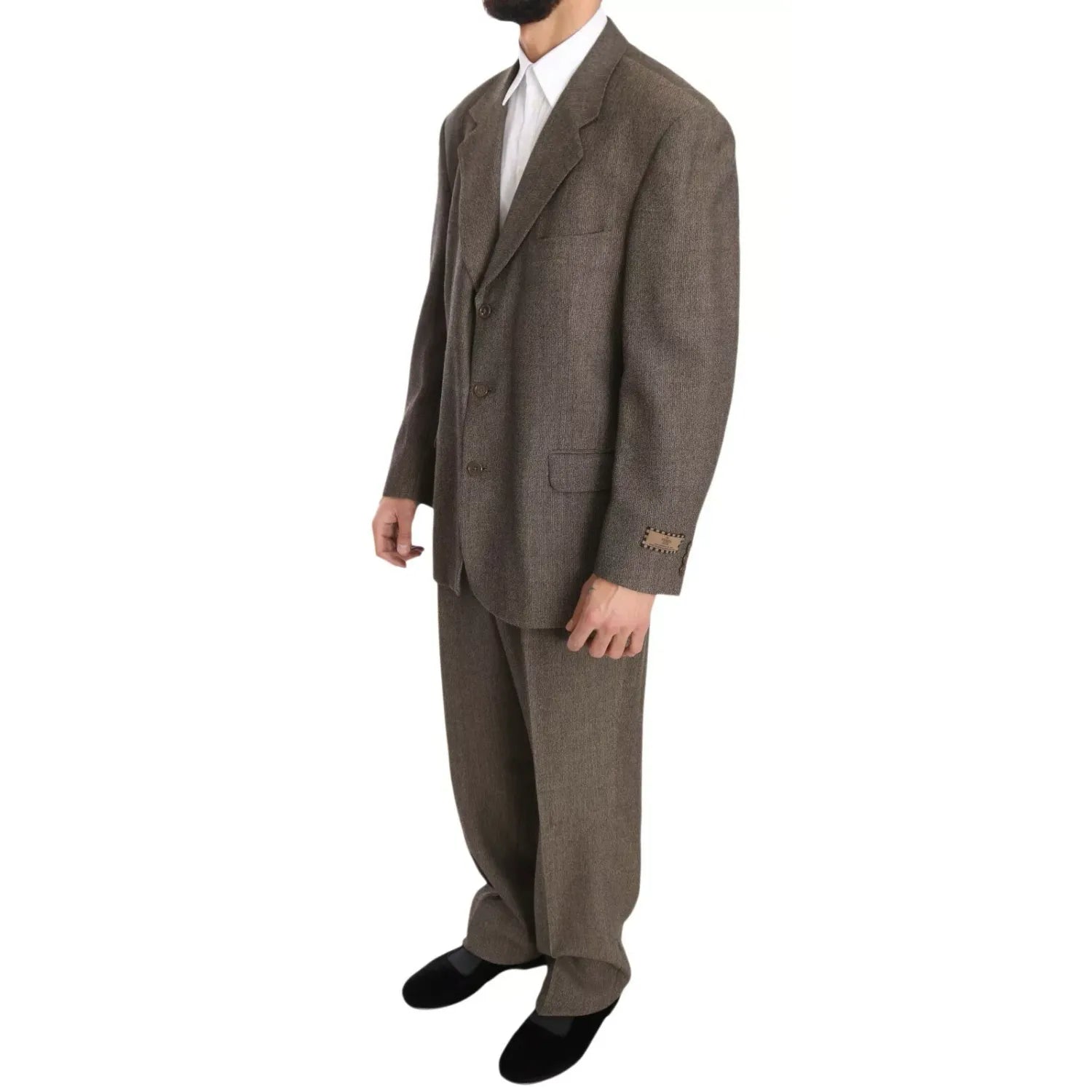 Front view with bag zipped and handles upright.